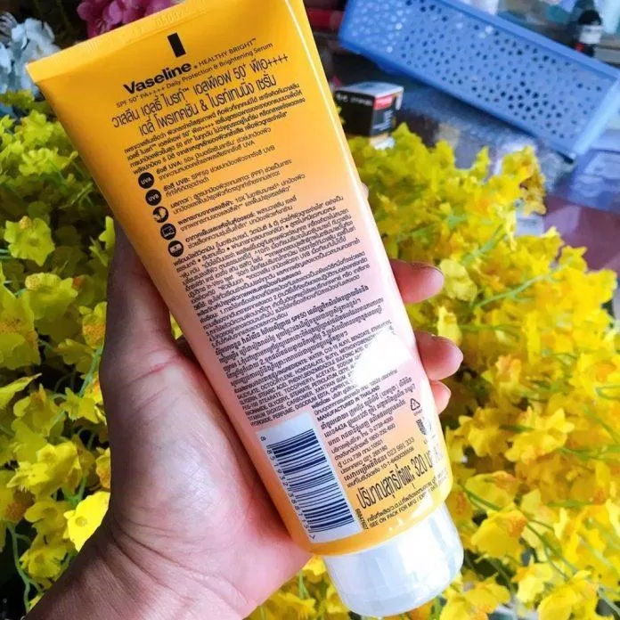 Mặt sau của Serum chống nắng Vaseline 50x bản mới Mặt sau của Serum chống nắng Vaseline 50x bản mới