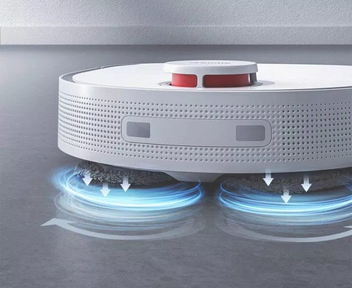 Giẻ lau vừa xoay tròn vừa ép xuống để đánh bay vết bẩn cứng đầu trên sàn nhà (Ảnh: Internet) Giẻ lau vừa xoay tròn vừa ép xuống để đánh bay vết bẩn cứng đầu trên sàn nhà (Ảnh: Internet)