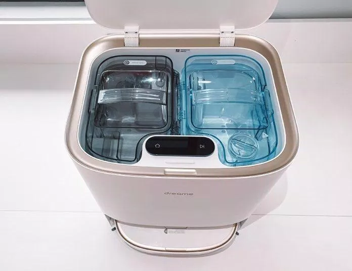 Trong đế sạc có sẵn 2 thùng chứa nước để giặt giẻ tự động (Ảnh: Internet)