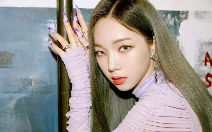 Karina tiết lộ chị gái đã giấu giếm chuyện cả hai là chị em với đồng nghiệp (nguồn: internet).