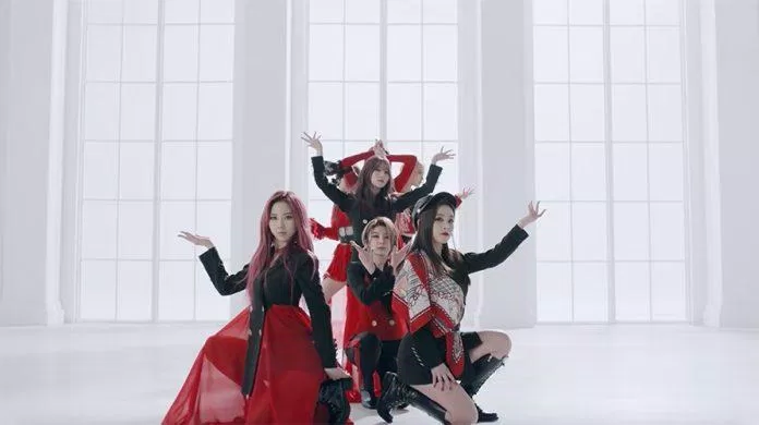 Outfit trong MV "PIRI" của các cô nàng Dreamcatcher cũng lấy cảm hứng từ Hanbok truyền thống
