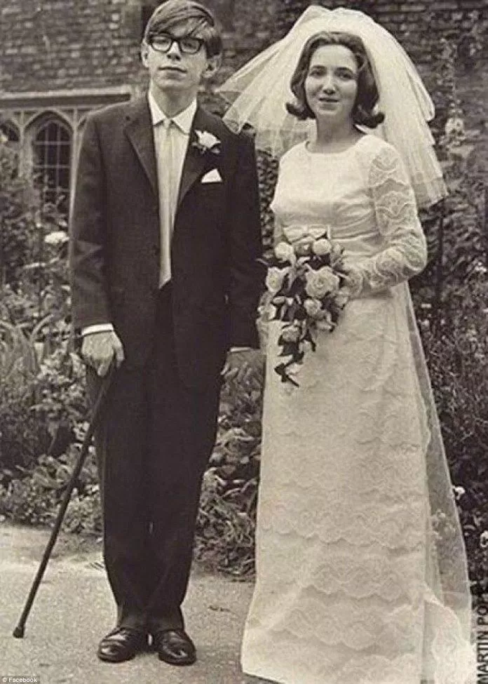 Đám cưới của Stephen Hawking cùng người vợ đầu tiên của mình (Nguồn: Internet) Đám cưới của Stephen Hawking cùng người vợ đầu tiên của mình (Nguồn: Internet)