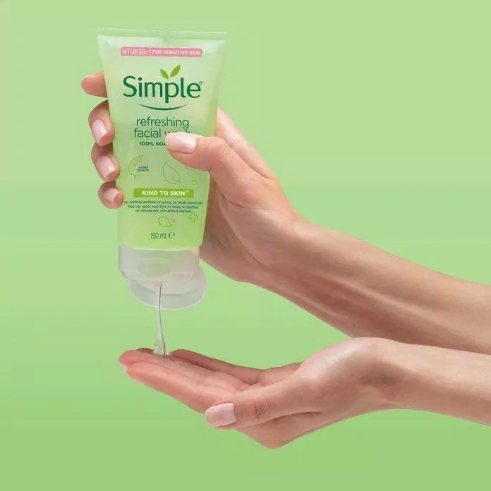Sữa rửa mặt Simple Kind To Skin Refreshing Facial Wash (Nguồn: Internet)