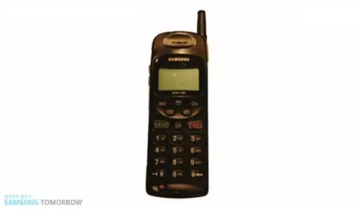 Chiếc điện thoại CDMA đầu tiên do Samsung sản xuất (Ảnh: Internet).