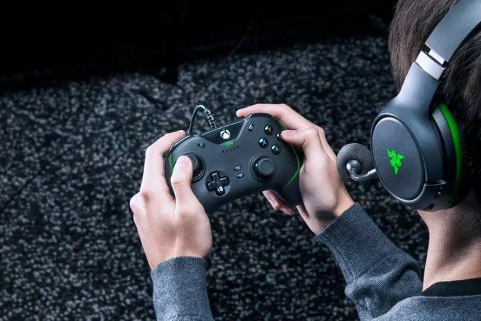 Tay cầm chơi game Razer Wolverine V2 (Ảnh: Internet).