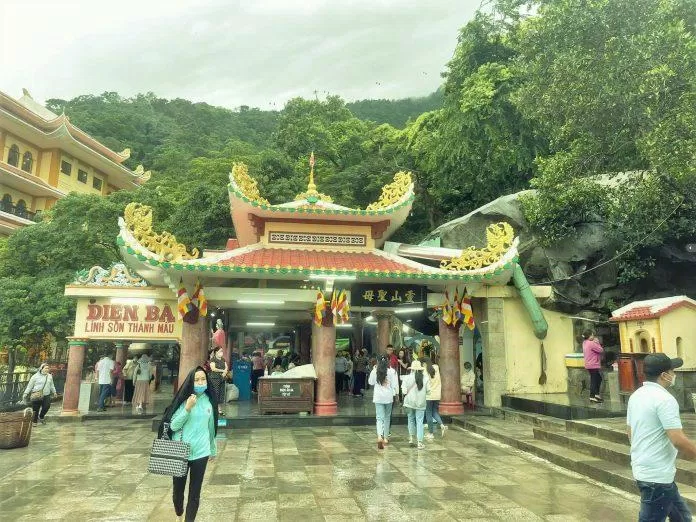 Điện Bà Linh Sơn Thánh Mẫu (Ảnh: phucngoan114). Điện Bà Linh Sơn Thánh Mẫu (Ảnh: phucngoan114).
