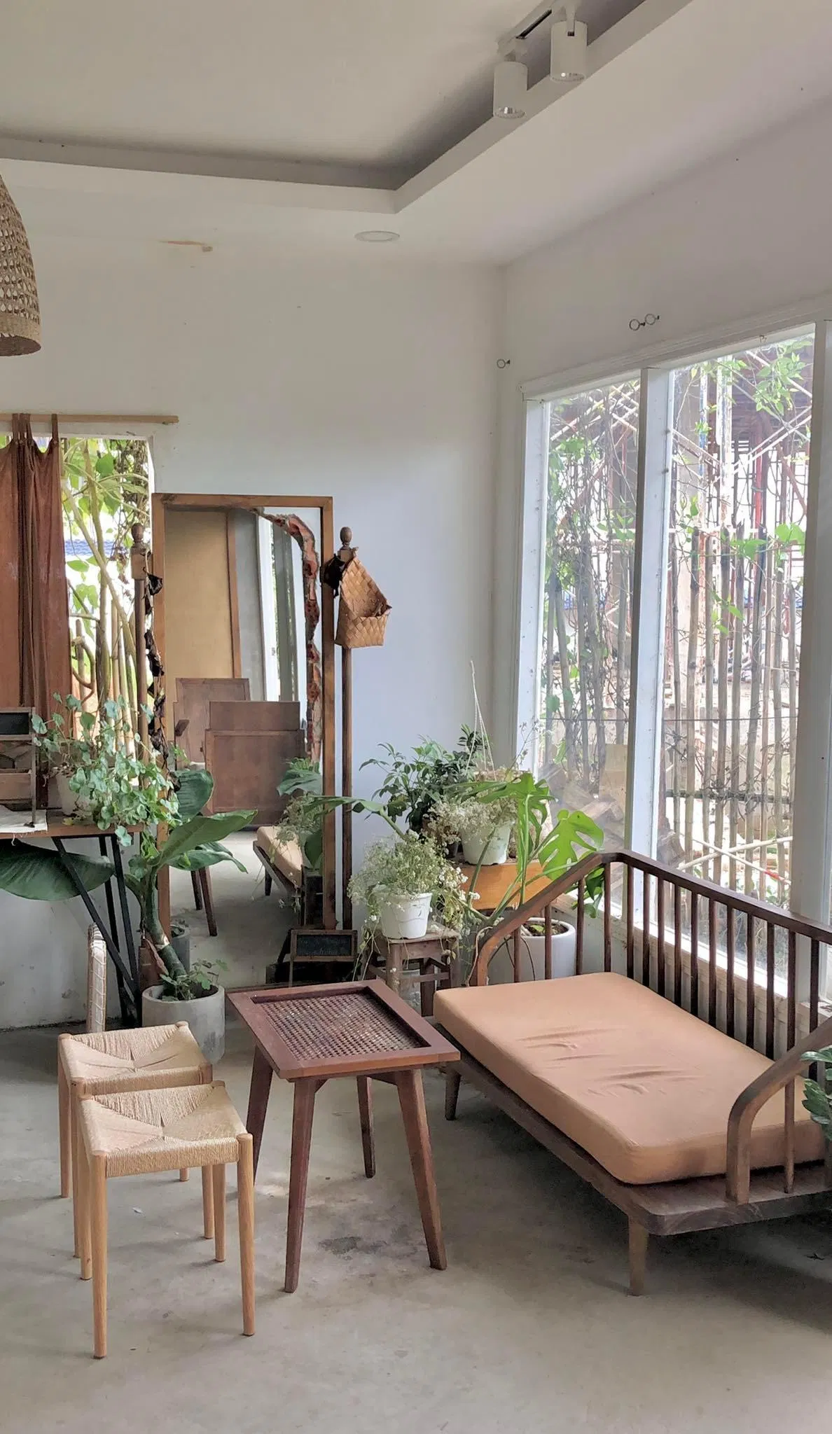 Một góc làm việc khác và độ thơ cũng tăng dần. (Nguồn ảnh: BlogAnChoi).