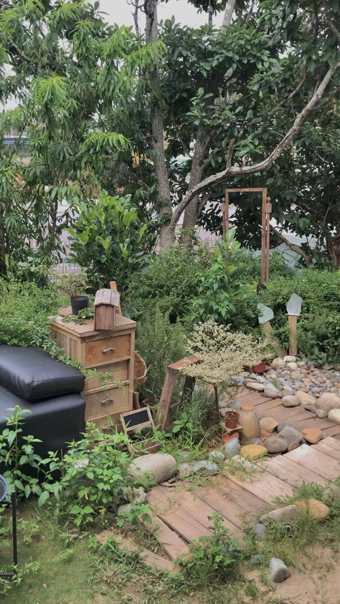 Không gian bên ngoài tuy "nhỏ nhưng có võ". (Nguồn ảnh: BlogAnChoi) Không gian bên ngoài tuy "nhỏ nhưng có võ". (Nguồn ảnh: BlogAnChoi)