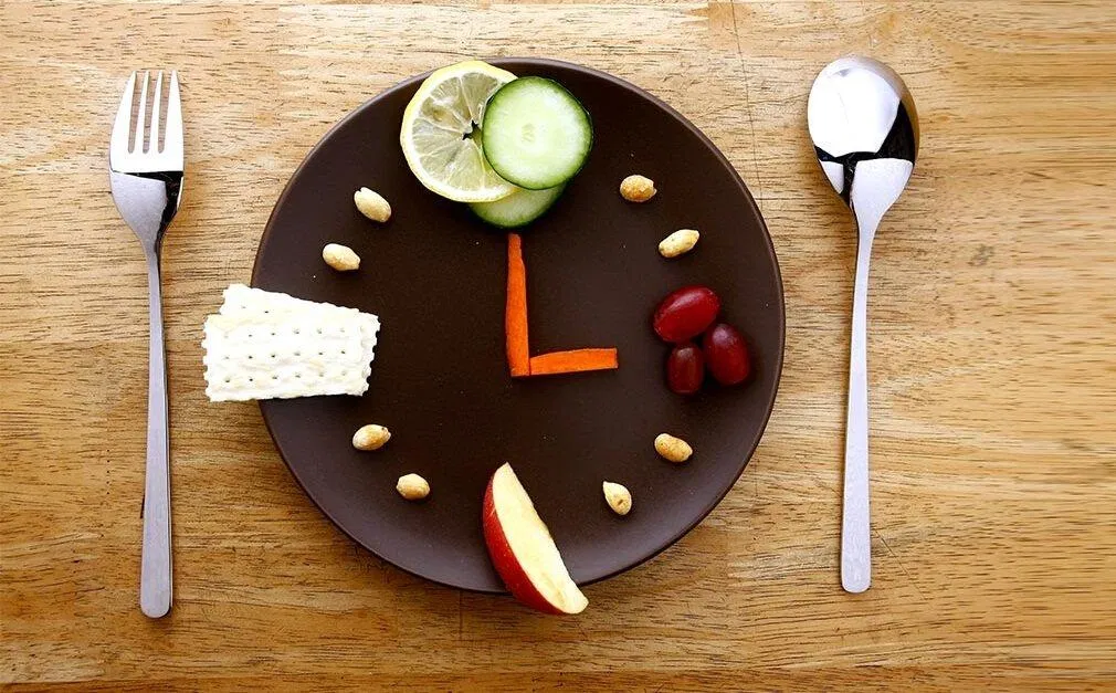 Cố gắng sắp xếp thời gian để ăn đúng giờ (Nguồn: Internet) Cố gắng sắp xếp thời gian để ăn đúng giờ (Nguồn: Internet)