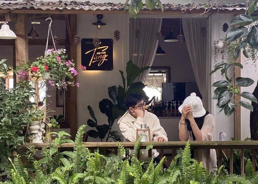 Tiệm cafe Góc của Tùng (Nguồn: Jinchurinn.__) Tiệm cafe Góc của Tùng (Nguồn: Jinchurinn.__)