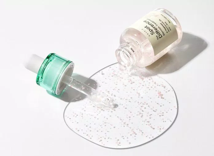 Tinh chất AXIS - Y Spot Difference Blemish Treatment mang lại sự khác biệt với hạt capsule ceramide màu hồng nhạt tăng hiệu quả hấp thu khi apply trên da (nguồn: internet)