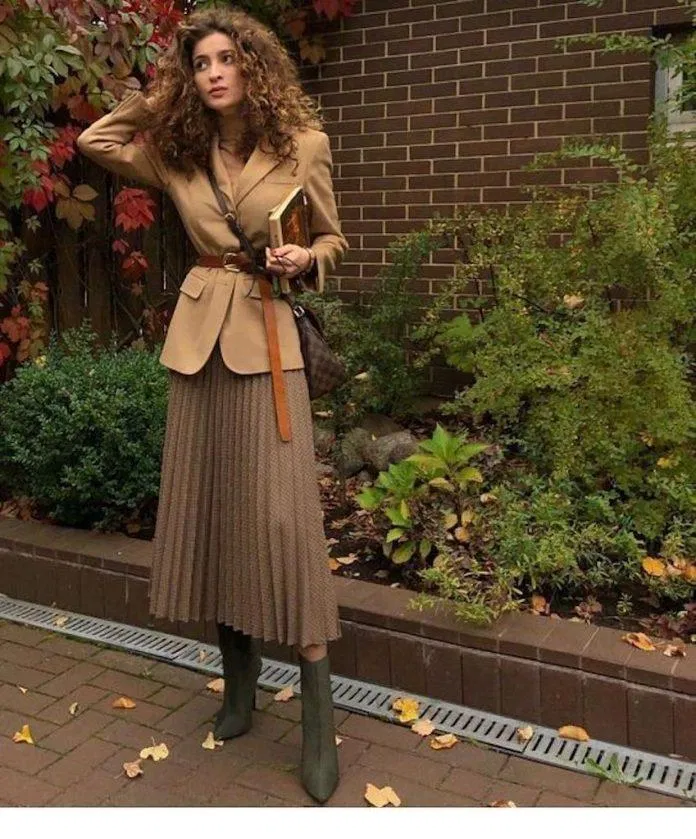 Bạn có thể dùng thắt lưng để tạo điểm nhấn nhé! (Nguồn; Internet) Bạn có thể dùng thắt lưng để tạo điểm nhấn nhé! (Nguồn; Internet)