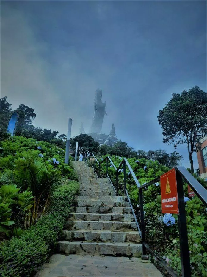 Khung cảnh huyền ảo khi xen kẽ những đám mây (Ảnh: phucngoan114). Khung cảnh huyền ảo khi xen kẽ những đám mây (Ảnh: phucngoan114).