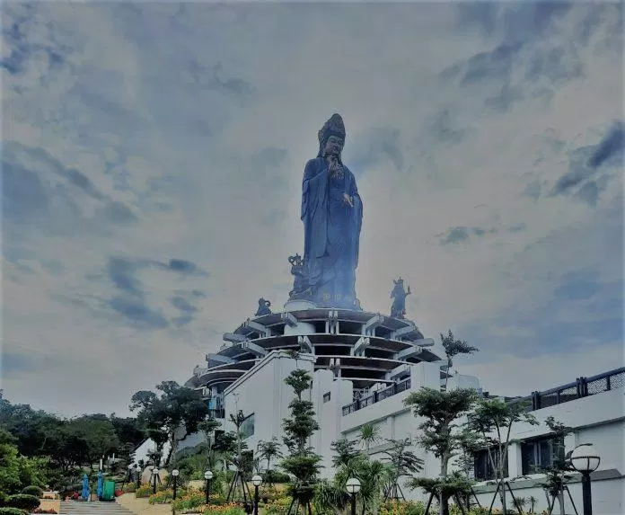 Tượng Phật Bà Tây Bổ Đà Sơn (Ảnh: phucngoan114). Tượng Phật Bà Tây Bổ Đà Sơn (Ảnh: phucngoan114).