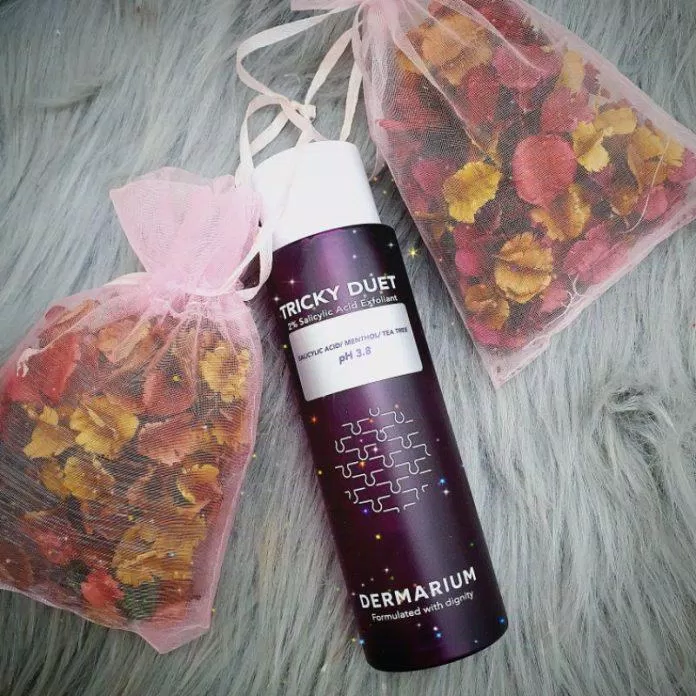 Kết cấu dạng nước giúp thấm nhanh vào da của toner BHA Tricky Duet (nguồn: Internet)