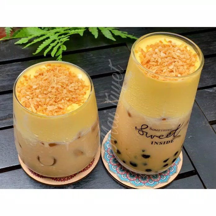 Trà sữa kem trứng dừa nướng.