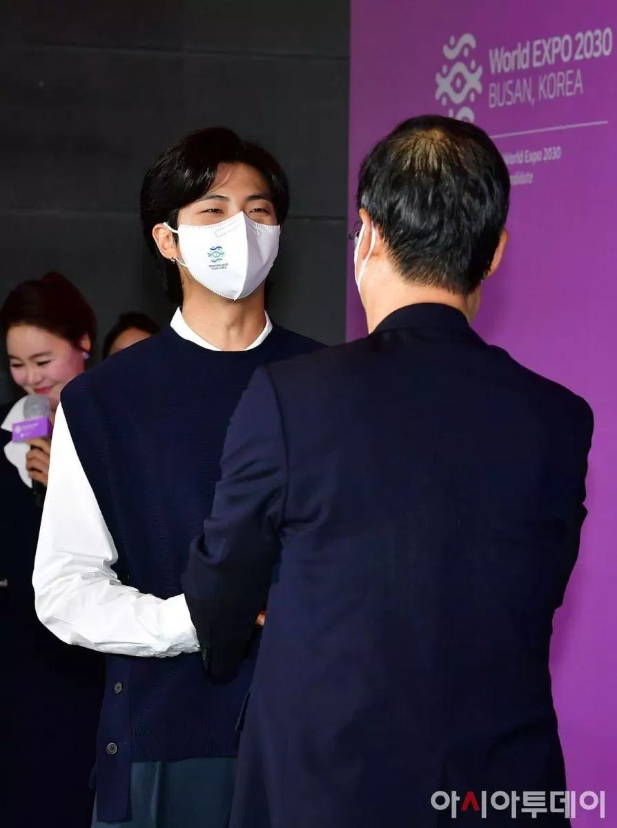 Trưởng nhóm BTS RM tại buổi lễ (Ảnh: Internet) Trưởng nhóm BTS RM tại buổi lễ (Ảnh: Internet)