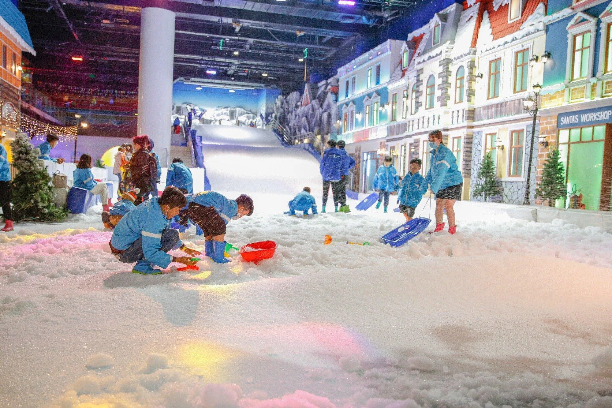 Trượt tuyết tại Snow Town Sài Gòn (Fanpage Khu Vui Chơi Snow Town Sài Gòn) Trượt tuyết tại Snow Town Sài Gòn (Fanpage Khu Vui Chơi Snow Town Sài Gòn)