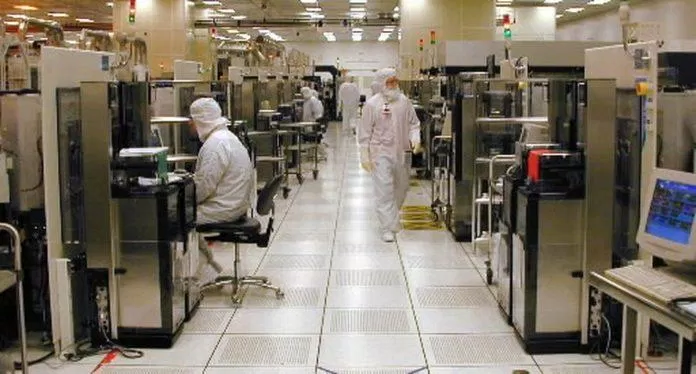 Bên trong nhà máy sản xuất chip của TSMC (Ảnh: Internet).
