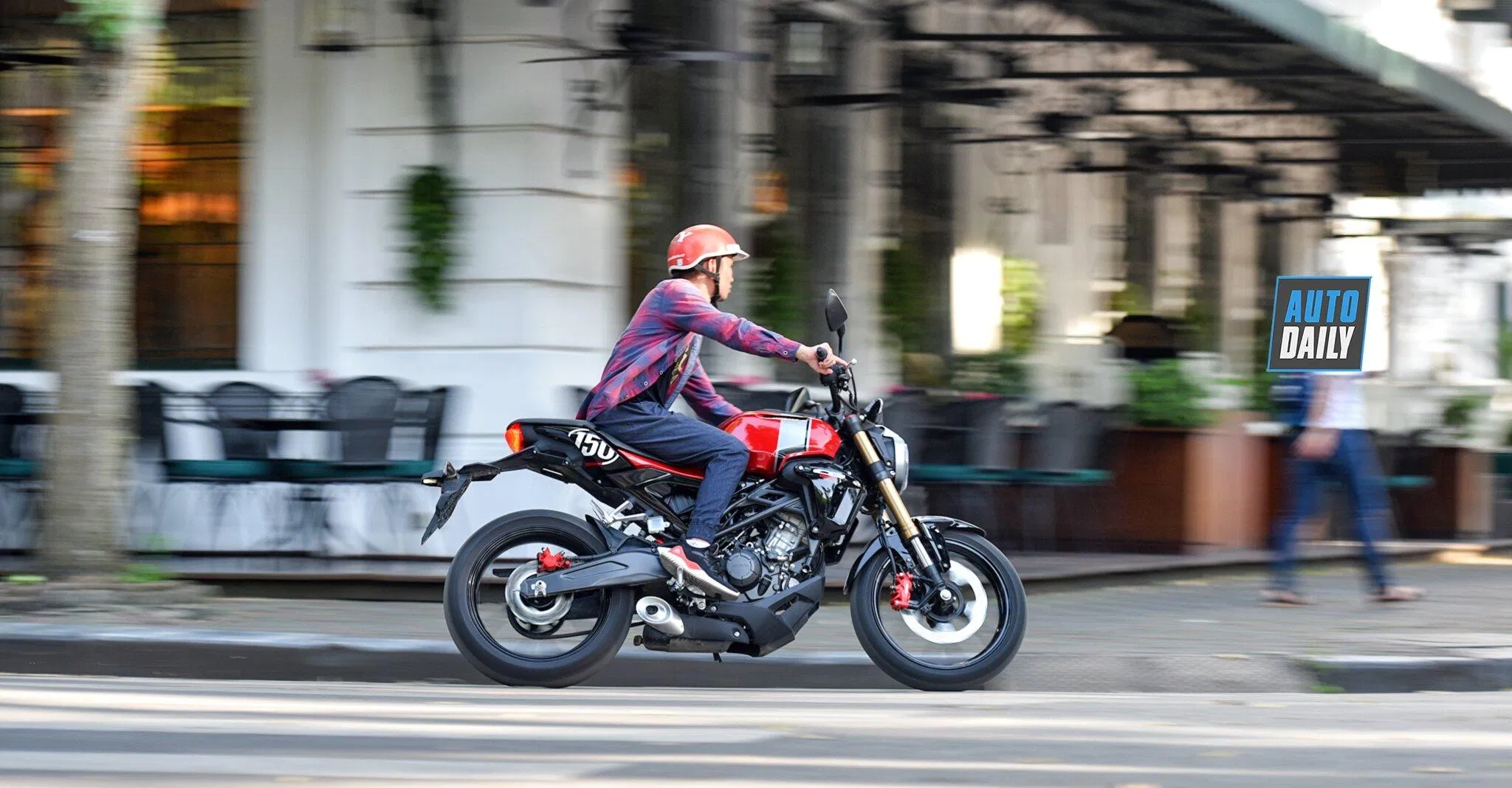 Tư thế ngồi đối với CB150R (Ảnh: Internet)