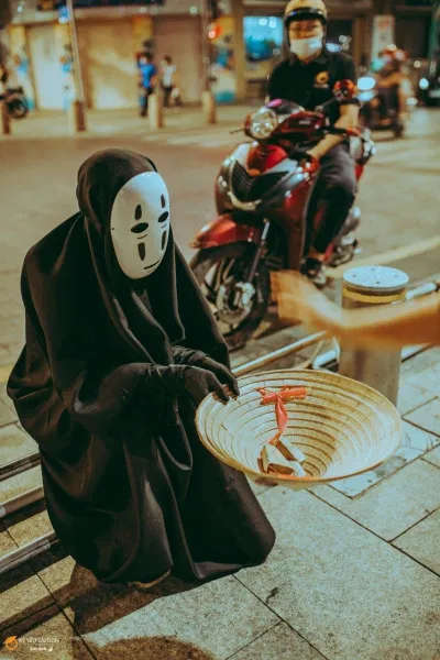 Với bộ đồ Vô diện, bạn có thể sẽ có những khoảng khắc rất đáng yêu và vui nhộn. Nguồn: internet
