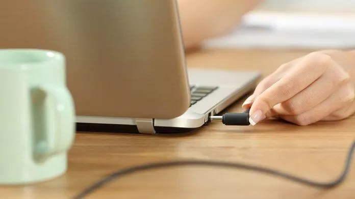 Sạc máy một cách dứt khoát (Ảnh: Internet) Sạc máy một cách dứt khoát (Ảnh: Internet)