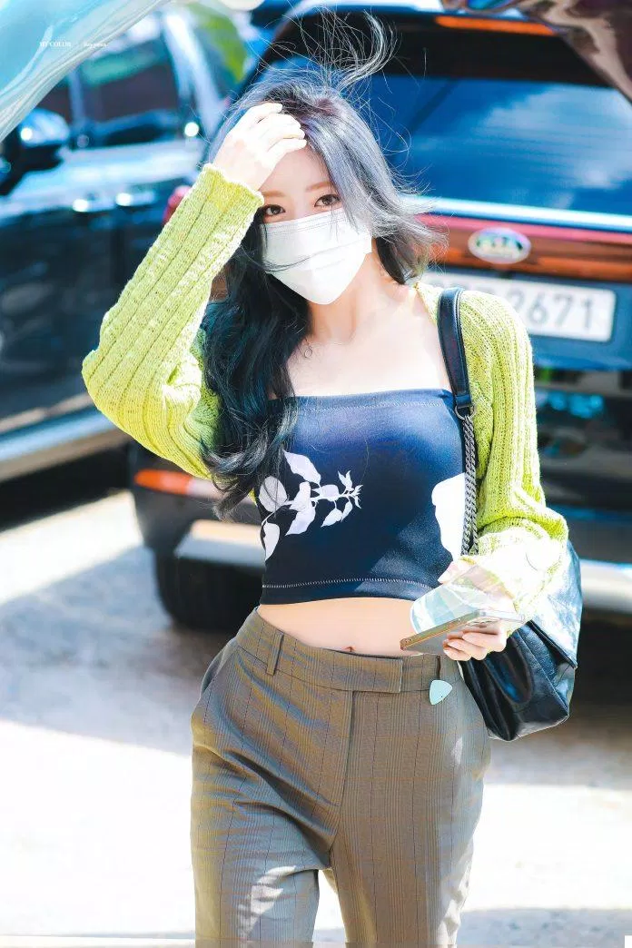 Ngay cả khẩu trang cũng không thể che đi được vẻ đẹp bùng nổ này (Ảnh: Internet)