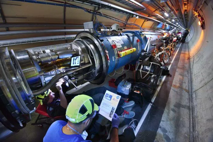 Bên ngoài máy gia tốc hạt - nơi các nhà khoa học làm việc (Nguồn: Internet)