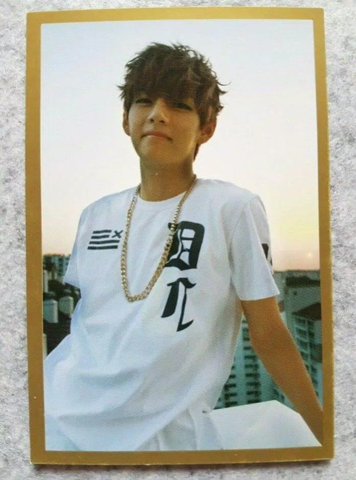 BTS V photocard (Ảnh: Internet) BTS V photocard (Ảnh: Internet)