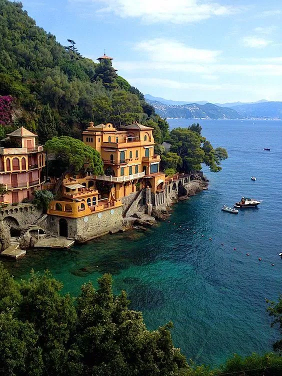 Thị trấn Portofino sống động, rực rỡ với những căn nhà sơn đầy màu sắc. (Nguồn ảnh: Internet)