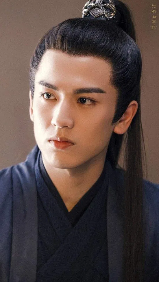 Tạo hình nam thần trong phim Thiếu Nu