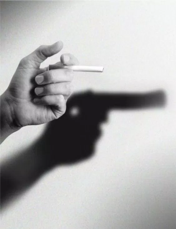 Hút thuốc lá là bạn đang tự giết chính mình. (Nguồn ảnh: Internet)