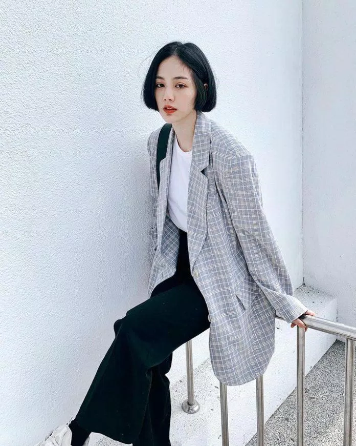 Áo blazer cùng quần jeans (ảnh: internet)