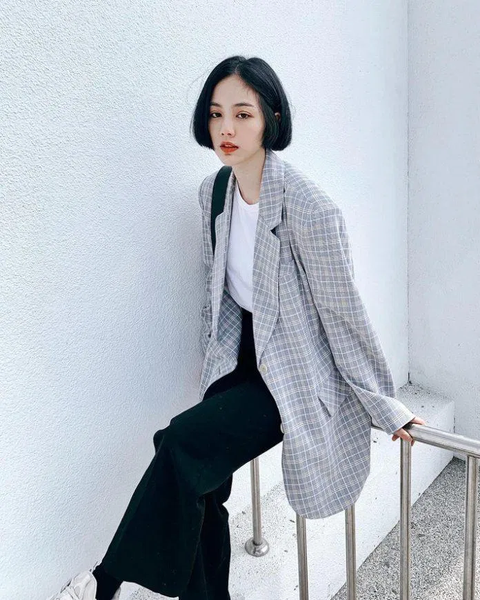 Áo blazer cùng quần jeans (ảnh: internet)