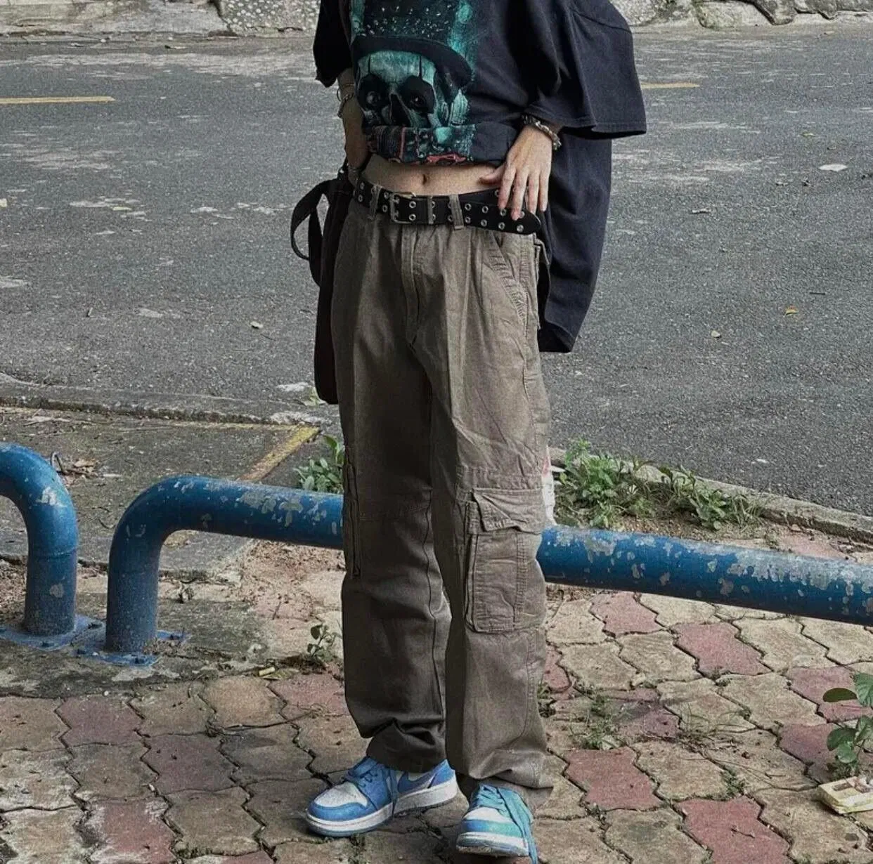 Có thể phối quần túi hộp với áo phông basic(Nguồn: Internet)