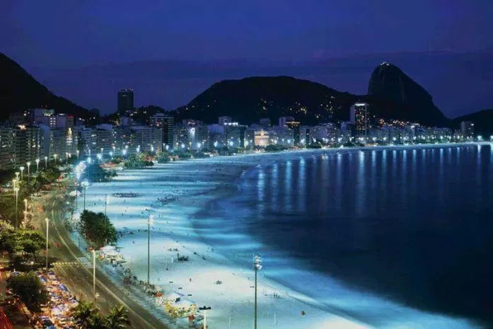 Biển Haeundae lung linh về đêm (Ảnh: Internet) Biển Haeundae lung linh về đêm (Ảnh: Internet)