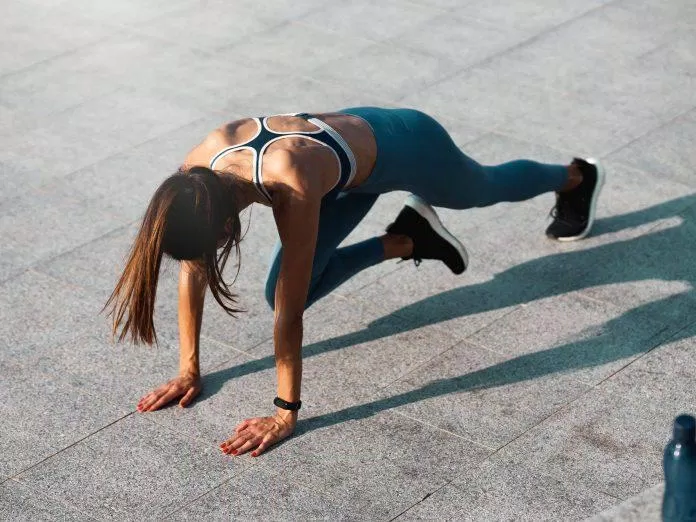 Mountain Climbers - Bài tập giúp đánh bay mỡ bụng (Ảnh: Internet).