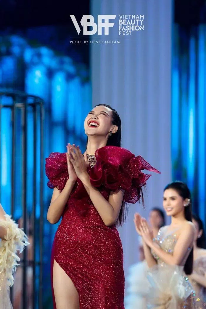 Bảo Ngọc vỡ òa đầy hạnh phúc khi chiến thắng phần thi Người đẹp Thời trang