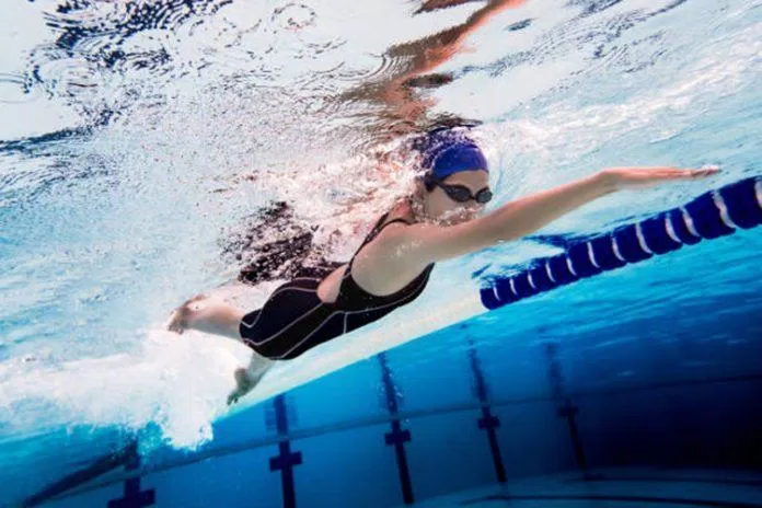 Bơi lội là bài tập nâng cao sức khỏe tổng quát rất tốt (Ảnh: Internet)