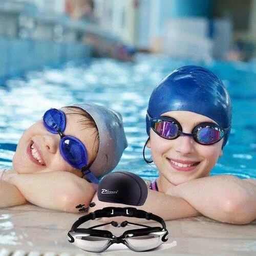 Dùng mũ bơi để bảo vệ tóc khỏi các hóa chất trong nước hồ (Ảnh: Internet)