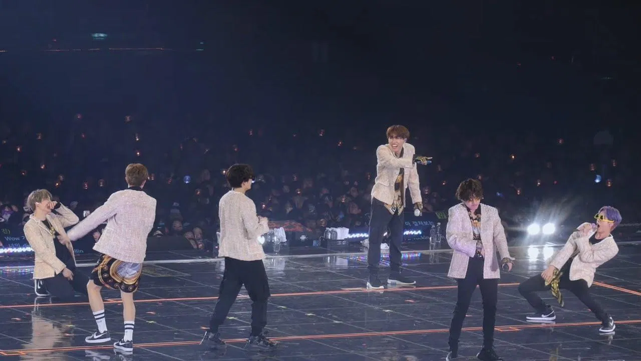 Bài hát được cho là "anh em sinh đôi" với MIC DROP