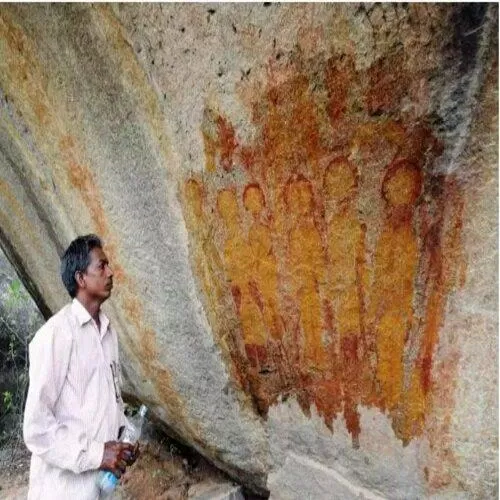 Bức vẽ kì lạ 10.000 năm tuổi trên đá ở Charama (Nguồn: Internet)