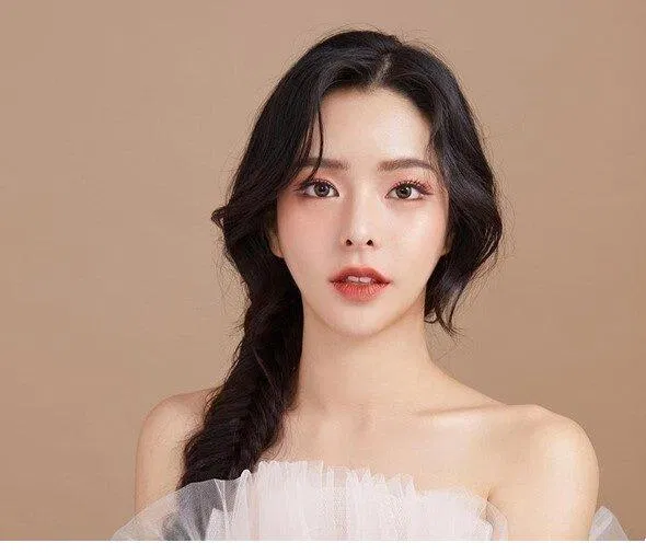 Cằm V-line phù hợp với nhiều kiểu tóc(Nguồn: Internet)