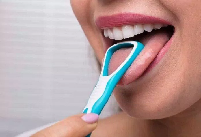 Cạo lưỡi bổ sung cho đánh răng và dùng chỉ nha khoa (Ảnh: Internet)