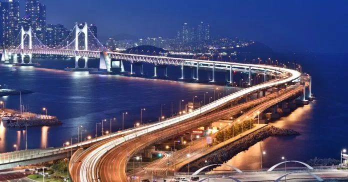 Cầu Gwangandaeyo về đêm (Ảnh: Internet) Cầu Gwangandaeyo về đêm (Ảnh: Internet)