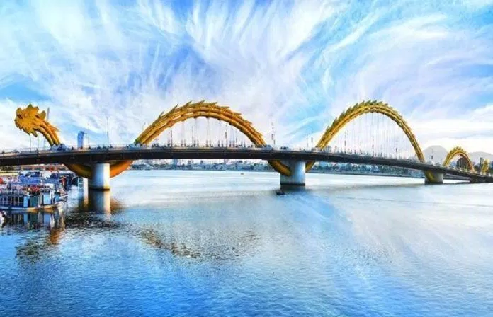 Vẻ đẹp của cầu rồng Đà Nẵng ban ngày. (Ảnh: Internet)
