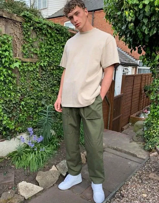 Cặp đôi "Beige-Olive" bụi bặm. (Nguồn ảnh: Internet)
