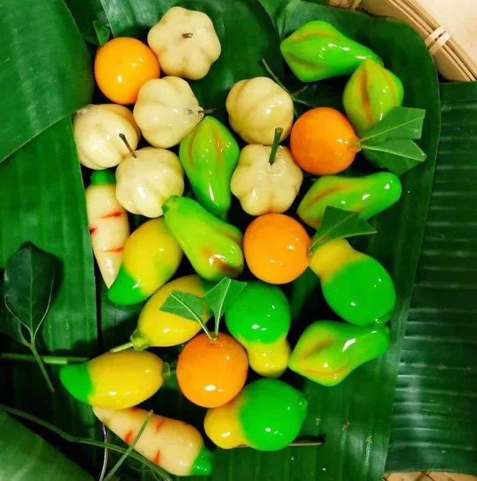 Tùy vào mỗi loại trái cây mà người làm bánh có thể phối màu sao cho thật sống động và đẹp mắt (ảnh: internet)