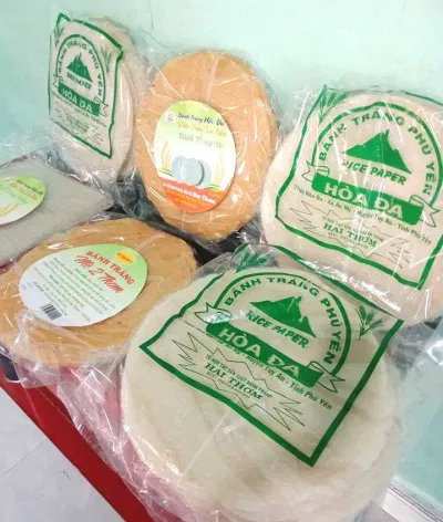 Bánh tráng Hoà Đa nướng ăn giòn thơm, nhúng thì không bị dính - Ảnh: internet