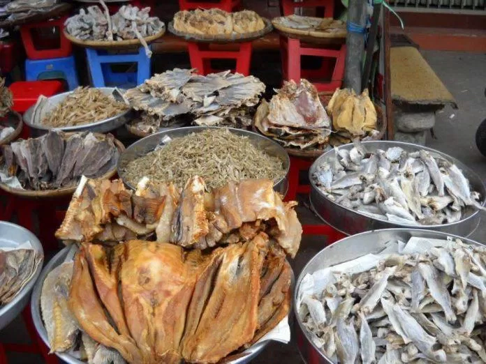 Hải sản khô được bày bán ở nhiều nơi ở Phú Yên - Ảnh: internet